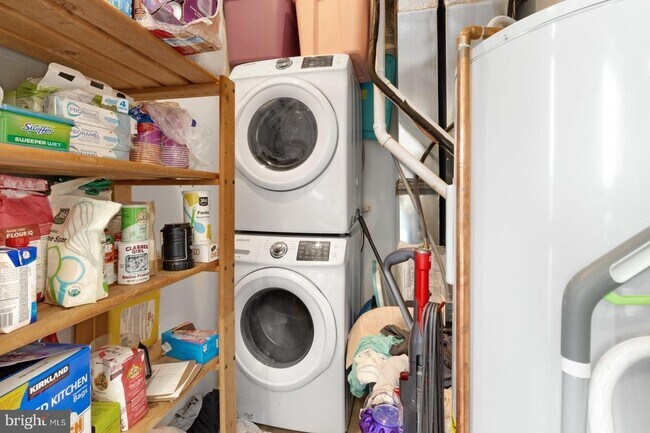 Building Photo - 385 Martin St