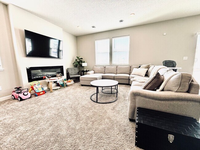 Building Photo - Beautiful and Spacious 4 Bedroom Home / New Construction!