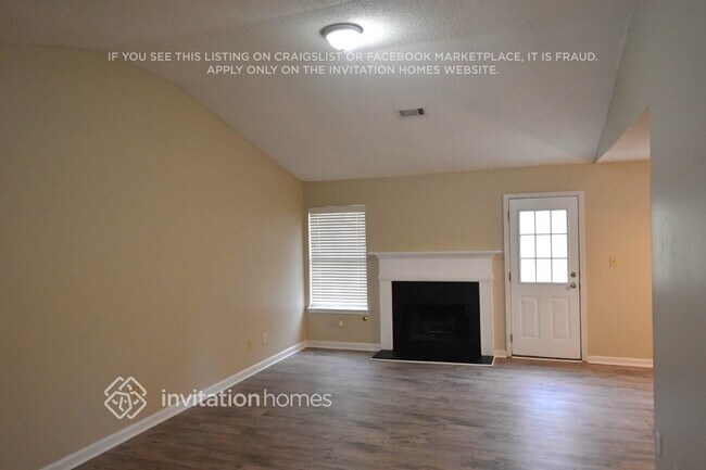 Building Photo - 265 Village Dr