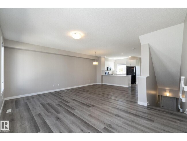 Photo du bâtiment - 2610 Maple Way NW