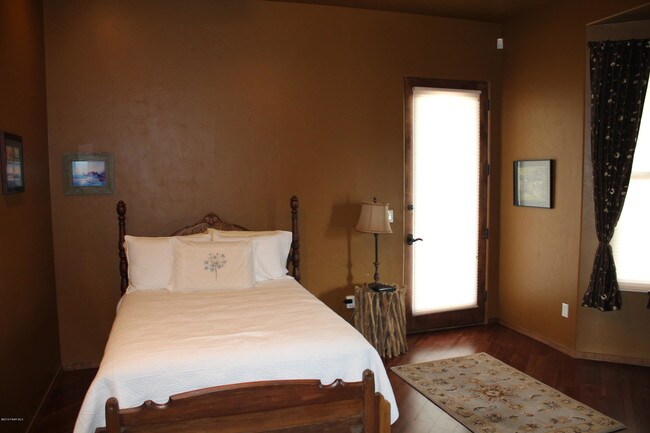 Foto del edificio - 2999 Iron Springs Rd