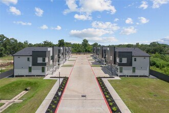 Building Photo - 3522 Mansfield St