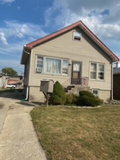Front of building - 523 Greenbay Ave
