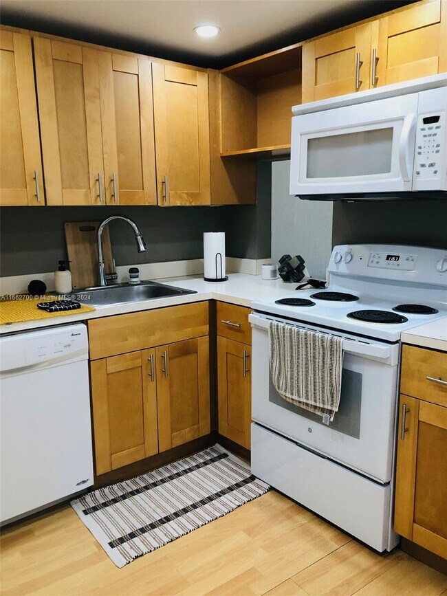 Building Photo - 4141 Nautilus Dr