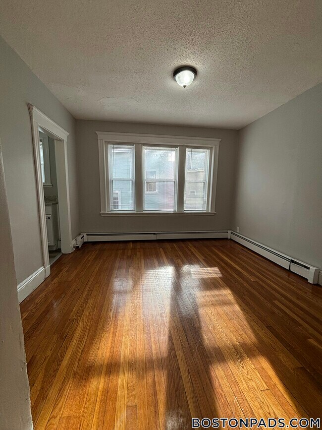 Building Photo - 44 Estes St