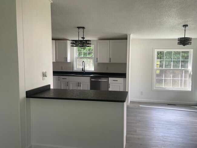 Foto del edificio - 1371 Reed Rd
