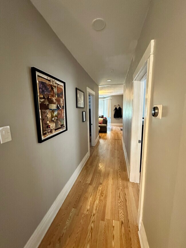 Foto del edificio - 4123 N Narragansett Ave