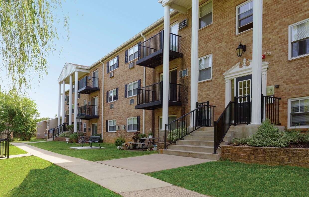 Hill Brook Place Apartments Rentals Bensalem, PA