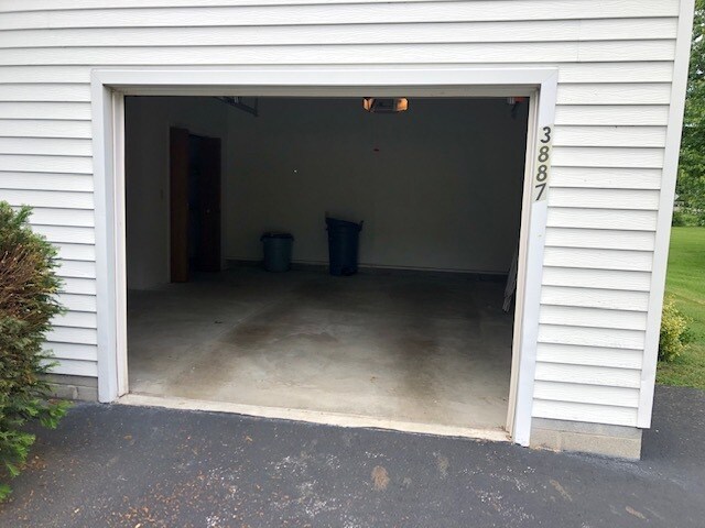 Building Photo - 3887 Middle Ridge Rd