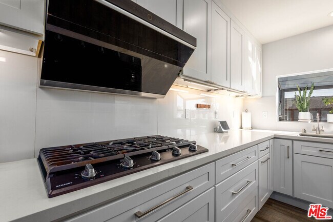 Building Photo - 5848 Canterbury Dr