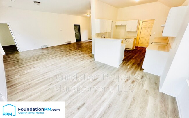 Foto del edificio - 3929 Wesley Forest Pl W