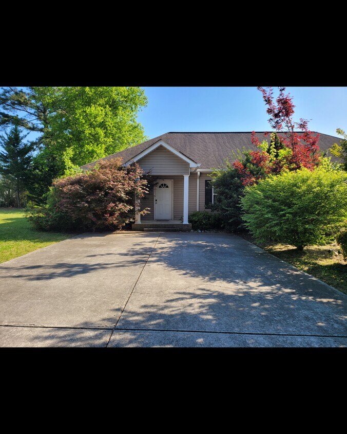 267 Austin Cir, Rossville, GA 30741 Townhouse for Rent in Rossville