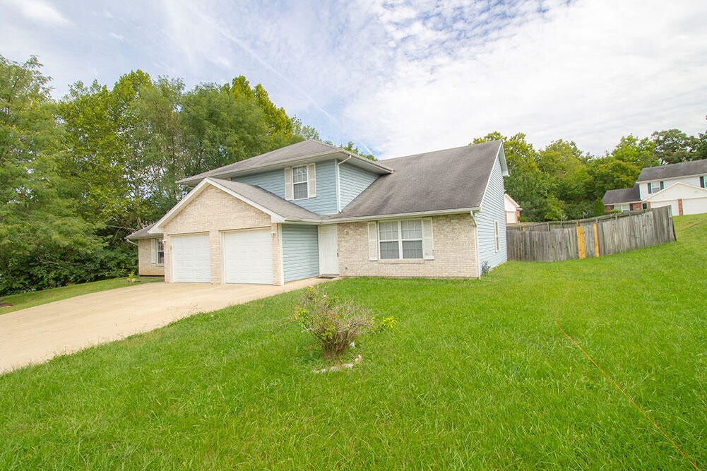 Foto principal - 5561 Pinehurst Ln