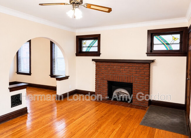 Building Photo - 5046 Winona Ave