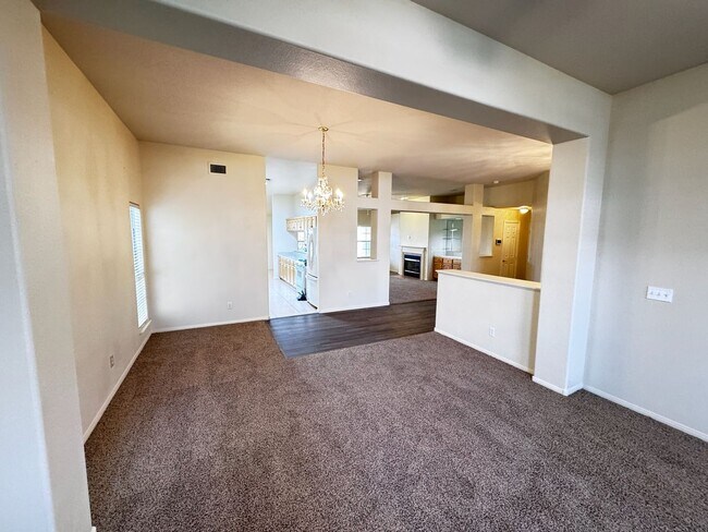 Foto del edificio - 5117 Elm Grove Dr