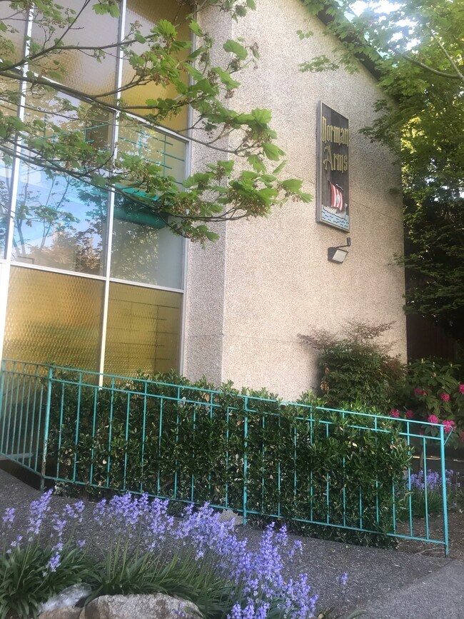 Building Photo - 5035 15th Ave NE