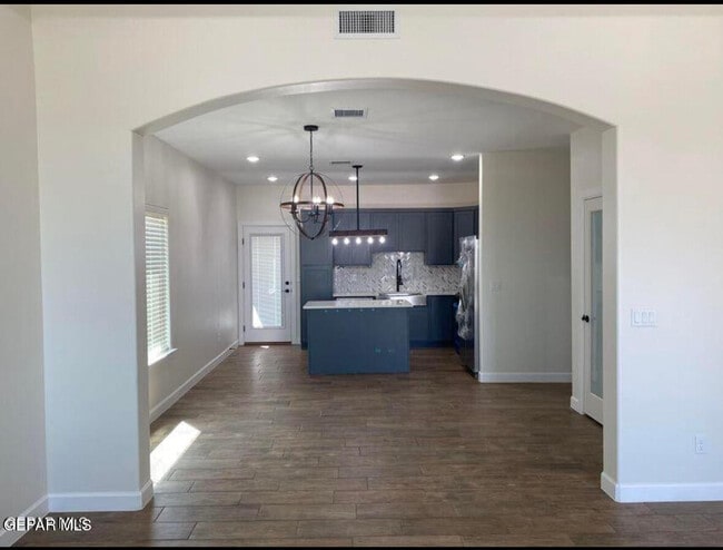 Building Photo - 453 Sun Temple Rd