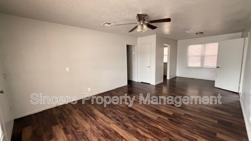 Photo - 1425 North Sterling Avenue