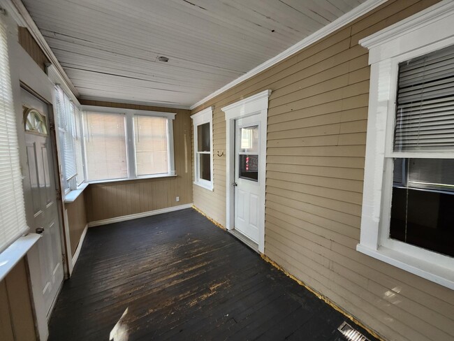 Building Photo - 216 Winslow St