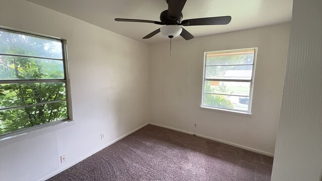 Building Photo - Upgraded 4 bedroom 2.5 bathroom house!  HO...