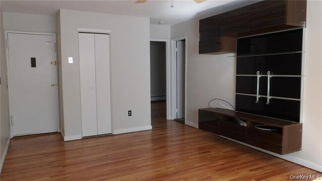 Building Photo - 502 Barclay Manor