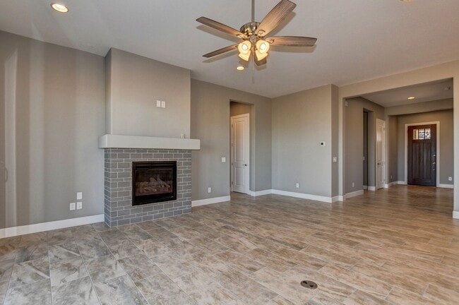 Foto del edificio - Beautiful large 3x2 home in Granite Dells Estates