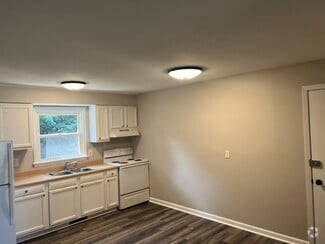 Building Photo - 595 Magie Ave