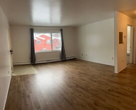 Building Photo - 537 E 24th Ave