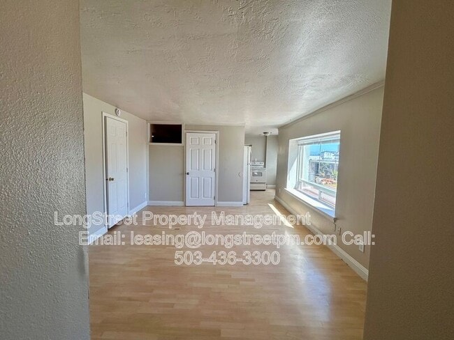 Photo - 772 SW Broadway Dr House