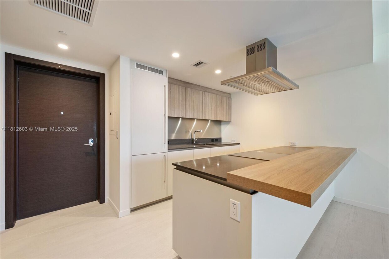 Primary Photo - 1000 Brickell Plaza