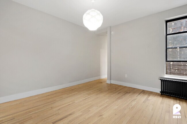 Building Photo - 516 W 159th St