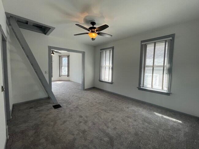 Dining into living - 544 E Linus St