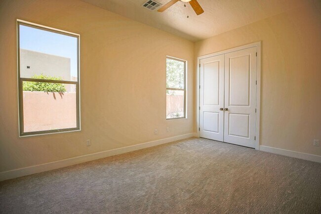 Building Photo - Stunning 4 Bedroom Home in Sand Hollow