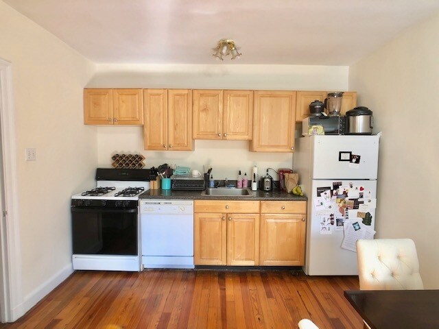 Primary Photo - 20 Fairbanks St