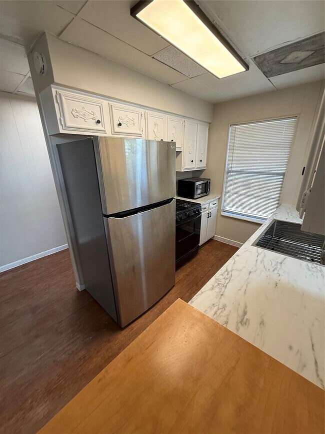 Foto del edificio - 2103 Dixie Ln