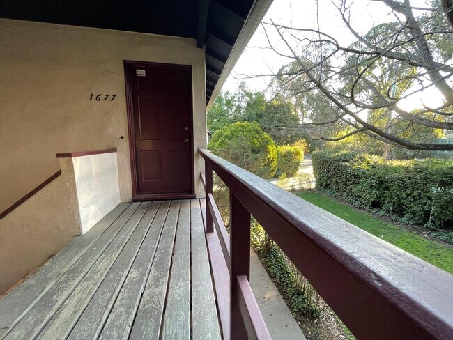 Foto del edificio - 1675 Woodland Ave