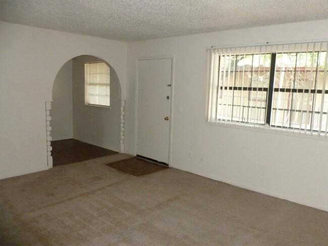 Building Photo - 1405 N Council Rd