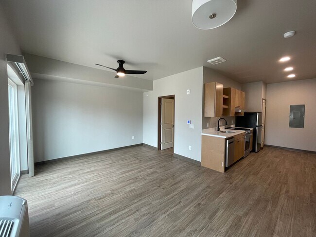 Foto del edificio - Beautiful, Brand New Studio Near CSU!