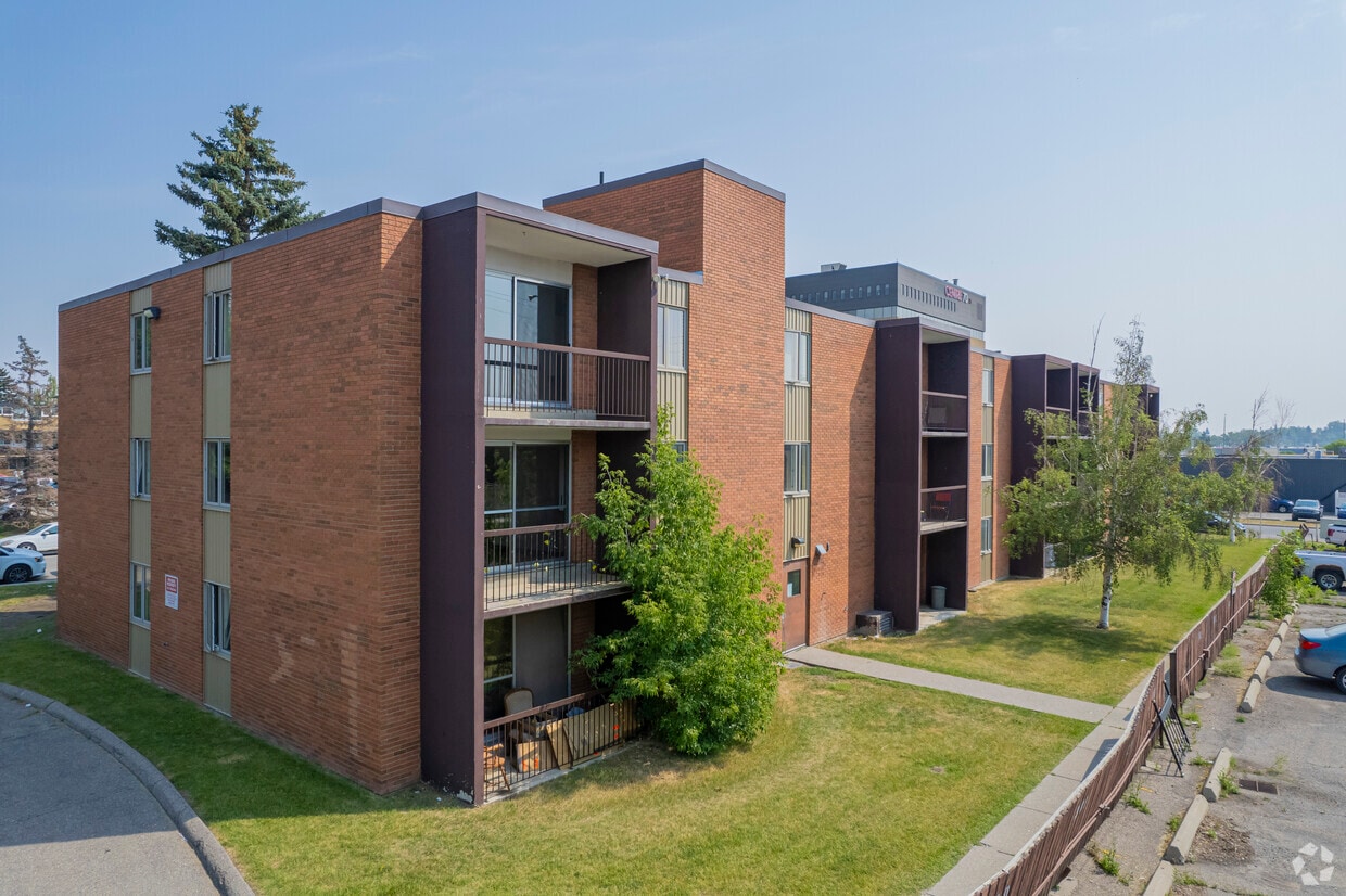 Primary Photo - Kingsmere Apartments