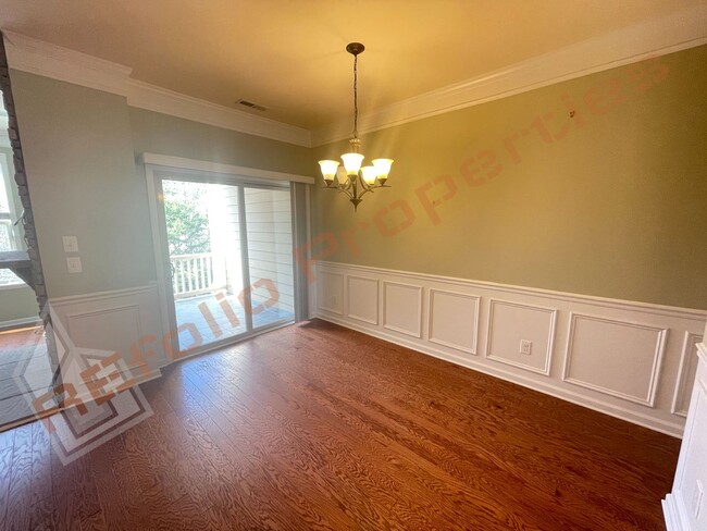 Foto del edificio - Great Location! Elegant 3 Story 4 Bedroom ...