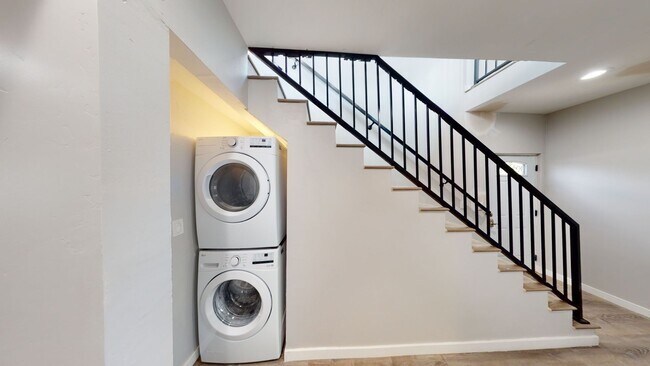 Foto del edificio - 5667-5669 Mary Ln Dr