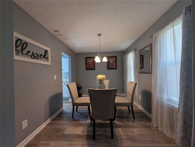 Foto del edificio - 2470 Corner Shoals Dr