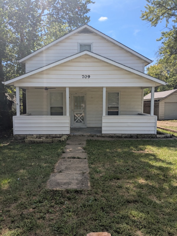 Building Photo - 709 McClaren St