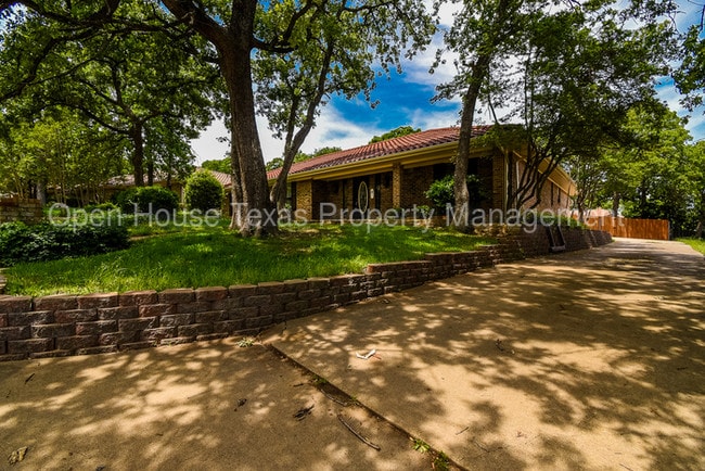 Building Photo - 8 Lake Forest Dr, Trophy Club, TX 76262