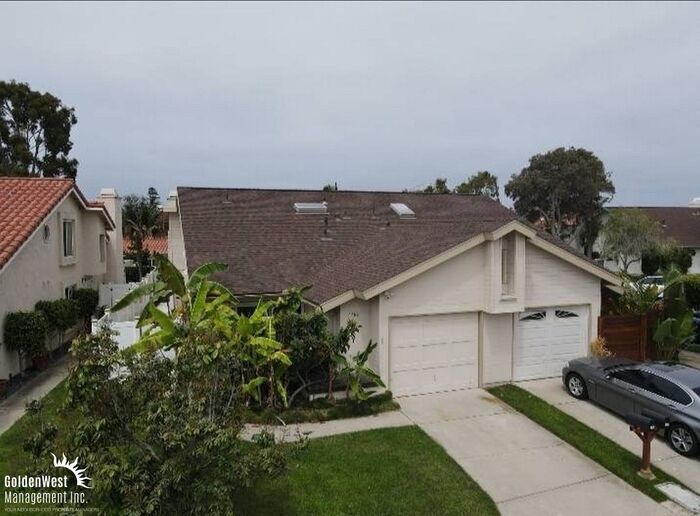 Primary Photo - Modern 3Bdm 3Ba with Bonus Room Coastal Ho...