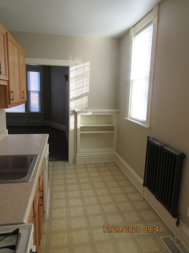 Building Photo - 209 W Dewald St