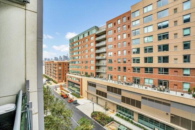 Building Photo - 9 Ave at Port Imperial