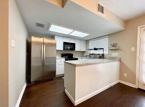 Building Photo - 11525 Beechnut St