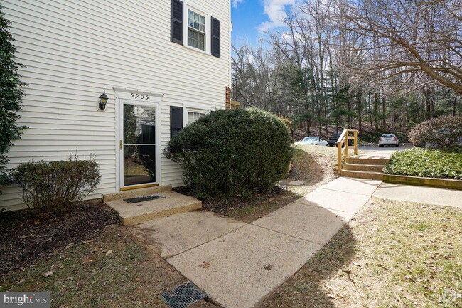 Building Photo - 5905 First Landing Way