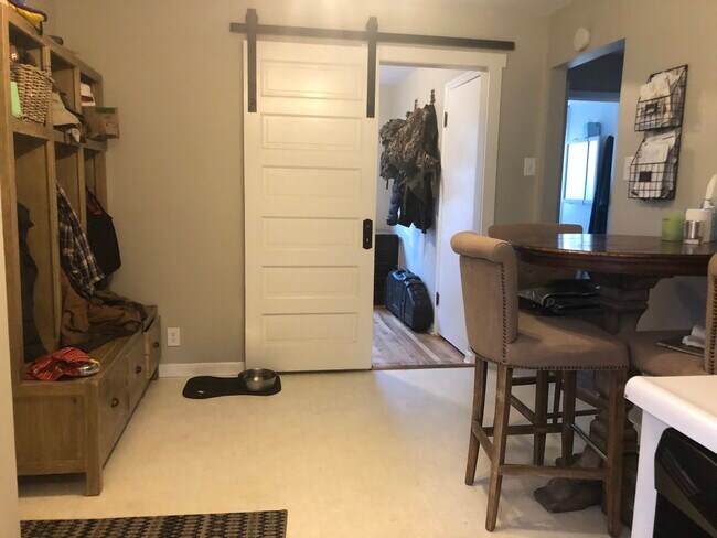 Foto del edificio - 3370 S Riviera Dr